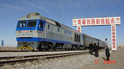 青藏線“雪域神舟”號機(jī)車